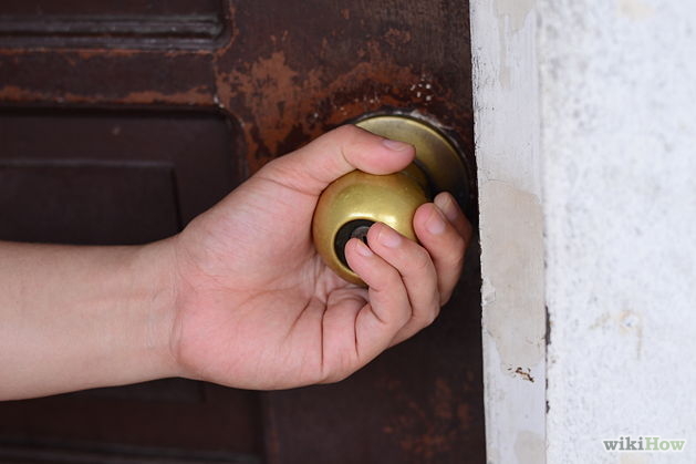 629px-Deal-With-Being-Locked-Out-of-Your-House-(Teenagers)-Step-1