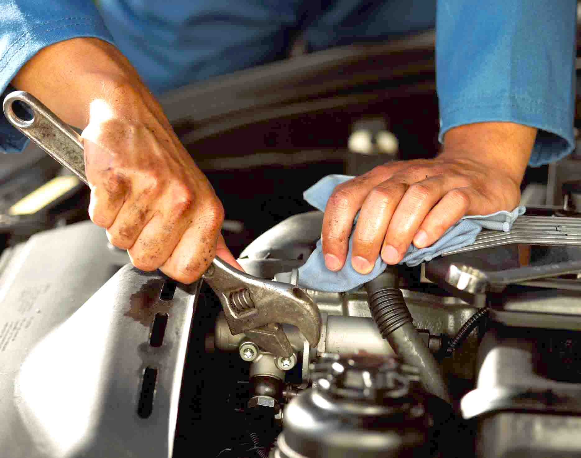 auto-mechanic-hands